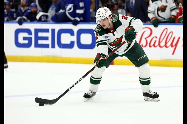 Wild re-sign D Calen Addison