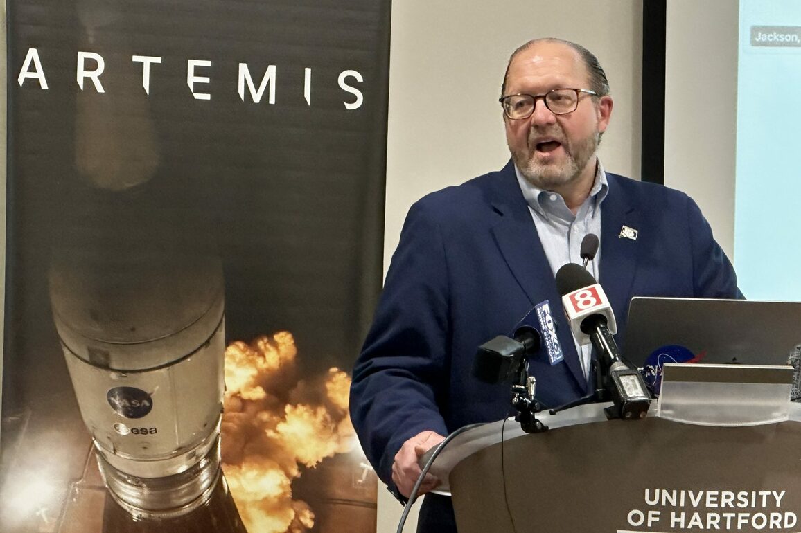 CT aerospace manufacturers network with NASA; seek contracts