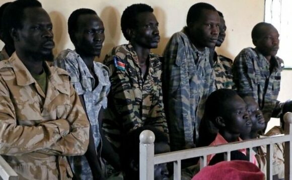 Abajaasi b'eggye lya South Sudan nga basimbiddwa mu kaguli Abajaasi b'eggye lya South Sudan nga basimbiddwa mu kaguli