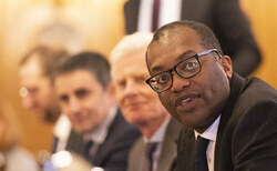 Kwarteng meets with bankers to calm market turmoil