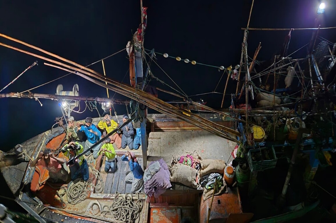 Indian Coast Guard intercepts Pakistani fishing boat inside Indian waters, nine detained