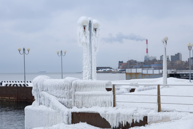 RUSSIA-VLADIVOSTOK-ICICLES-SCENERY