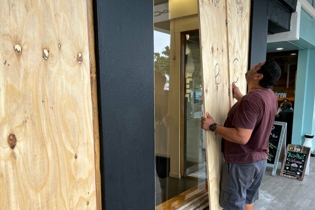 Strong Winds, Heavy Rains as Hurricane Fiona Skirts Bermuda