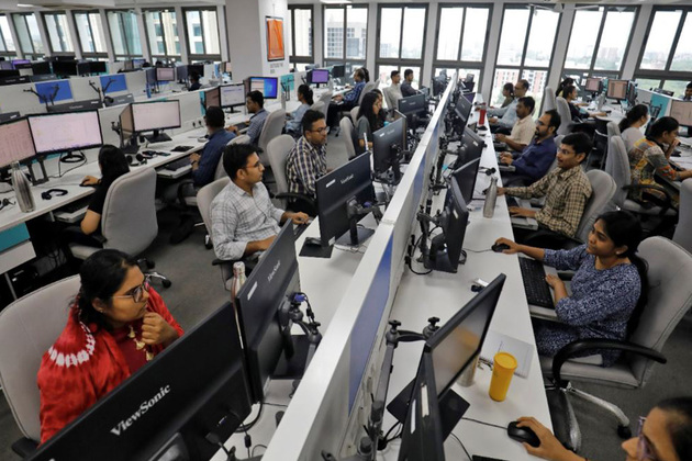 Tech giants urge H-1B holders to stay in US after Trump's visa overhaul, ask those abroad to return to US