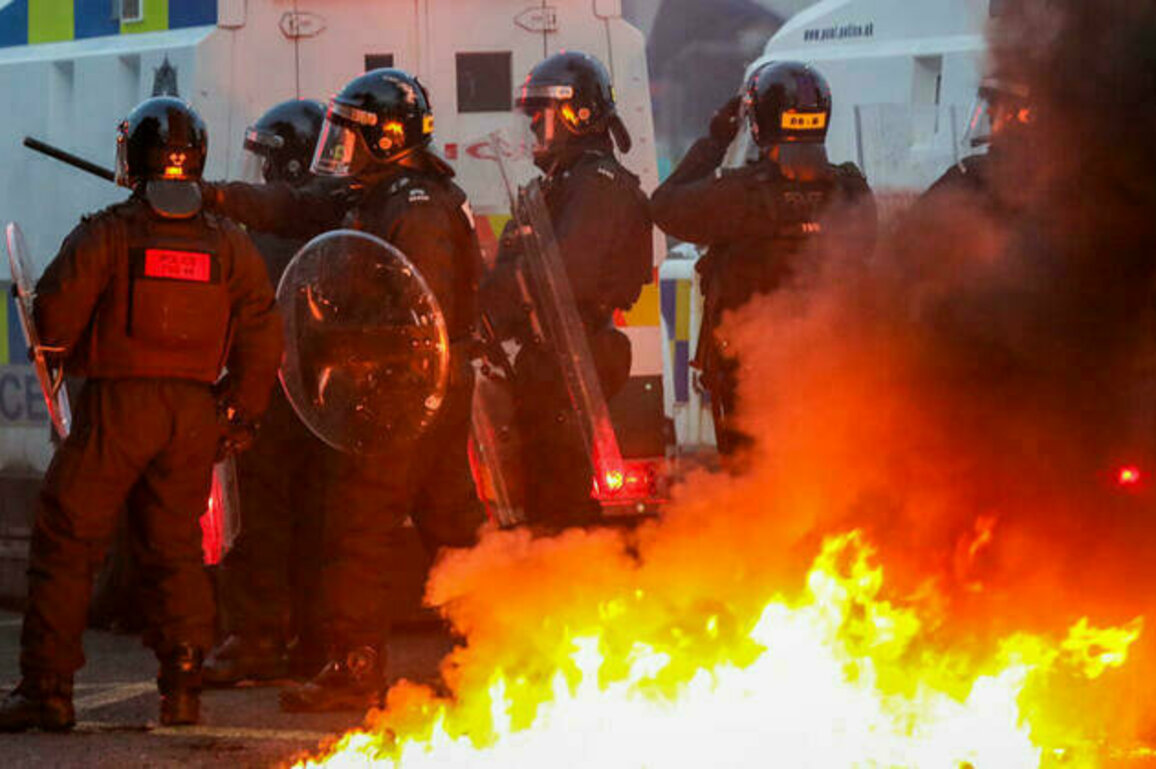 N.Ireland town hit by second night of unrest