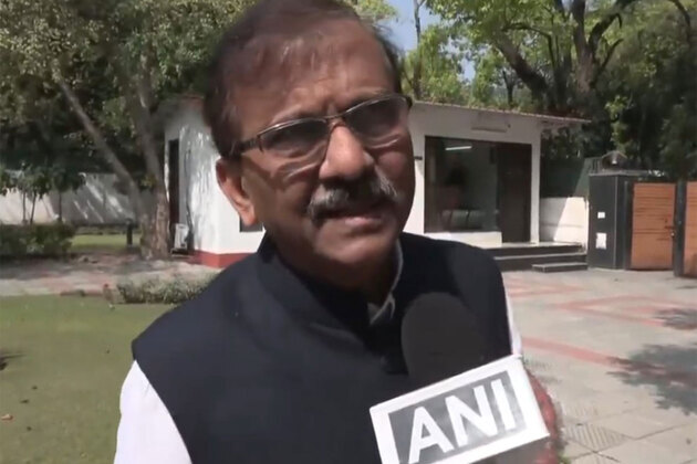 "Bringing officers from outside...this is nothing but an intrusion": Sanjay Raut backs CM Mamata Banerjee's "infiltrator" remarks
