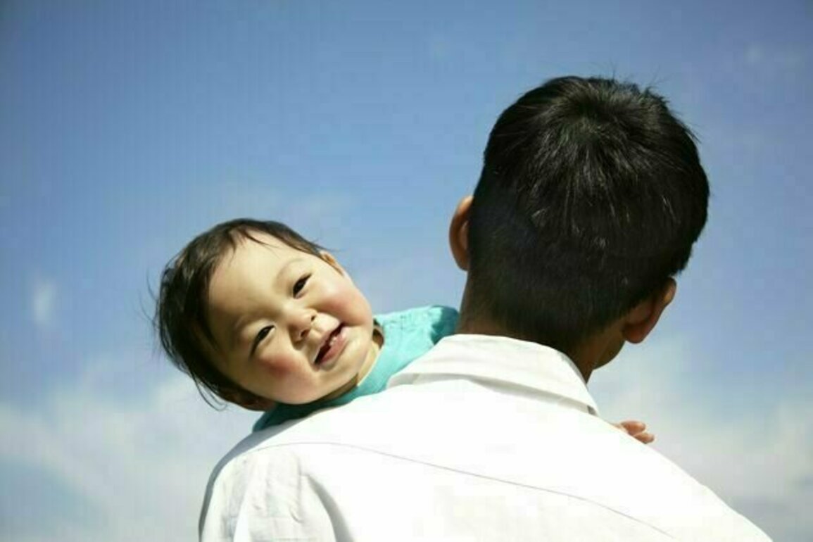 When new dads struggle, their kids' health can suffer. Tackling mental distress early can help