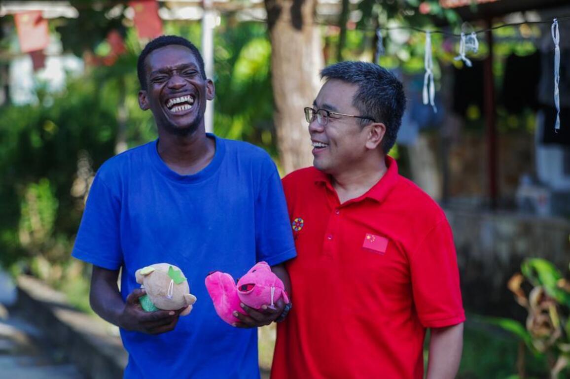(Hello Africa) Chinese doctors help Zanzibarian colleagues build skills, confidence