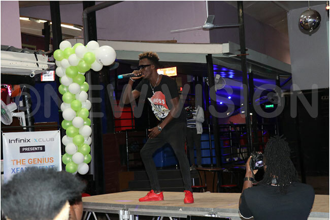  n artiste performing during the event