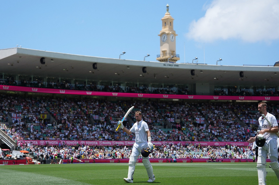 Ashes 5th Test: Joe Root's unbeaten century helps England cross 300-run mark at lunch on Day 2