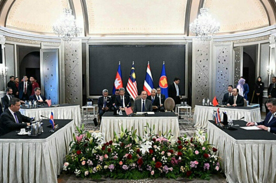 Cambodian, Thai leaders meet for ceasefire talks in Malaysia