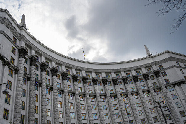 Almost half of Ukrainians want government out after war ends  poll