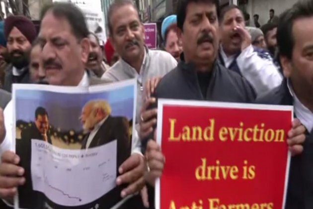 Jammu: Congress workers hold protests over Adani row, demands Joint Parliamentary Committee to probe matter