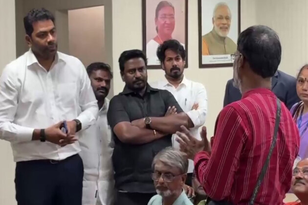 Tamil Nadu ministers meet residents rescued from flood-hit Nepal in Delhi