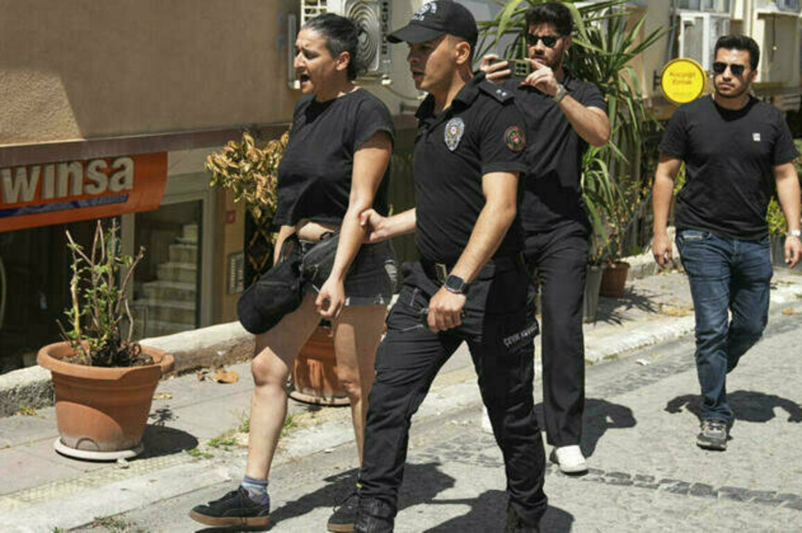Police detain more than 50 ahead of banned Istanbul Pride parade