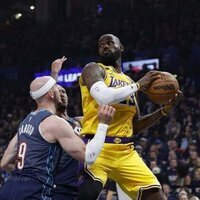 Thunder pull away from Lakers, maintain perfect playoff mark