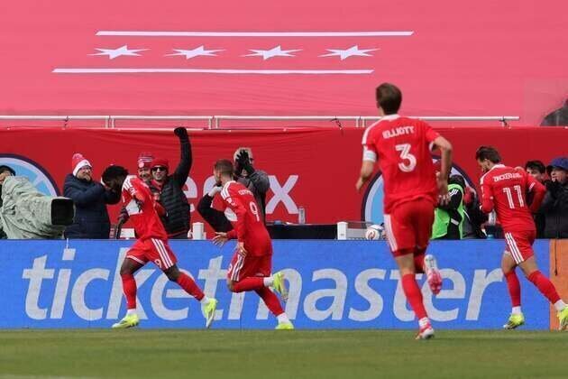 Chicago Fire score twice in stoppage time, blank CF Montreal