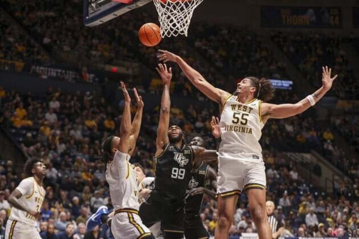 Honor Huff shows out on senior night as West Virginia blows by UCF