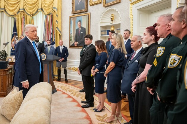 President Trump awards new Medal of Sacrifice to 3 Fla. deputies