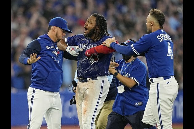 MLB roundup: Jays keep Aaron Judge in park, top Yanks in 10