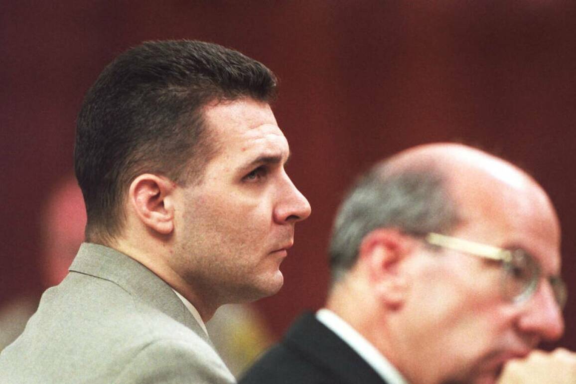 Former Las Vegas officer's 1997 murder conviction overturned