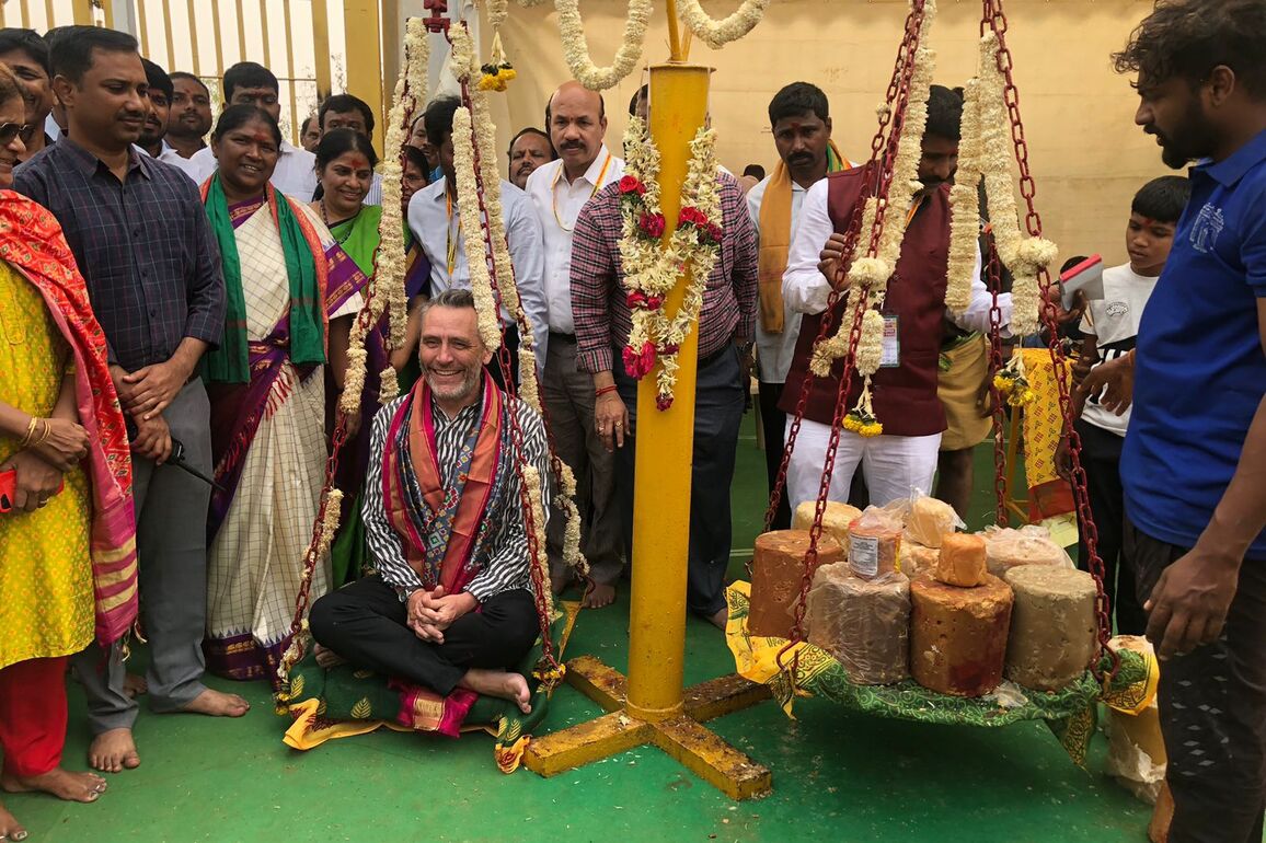 British Deputy High Commissioner offers prayers at Sammakka Sarakka in Mulugu, Telangana