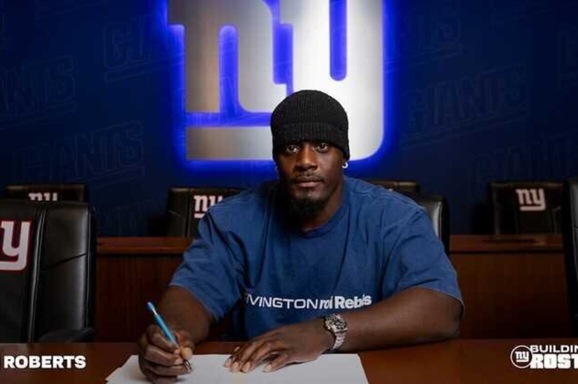 Giants sign defensive lineman Sam Roberts