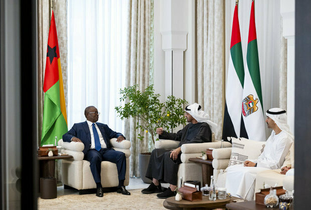 Presidents of UAE, Guinea-Bissau discuss bilateral relations, exchange honours