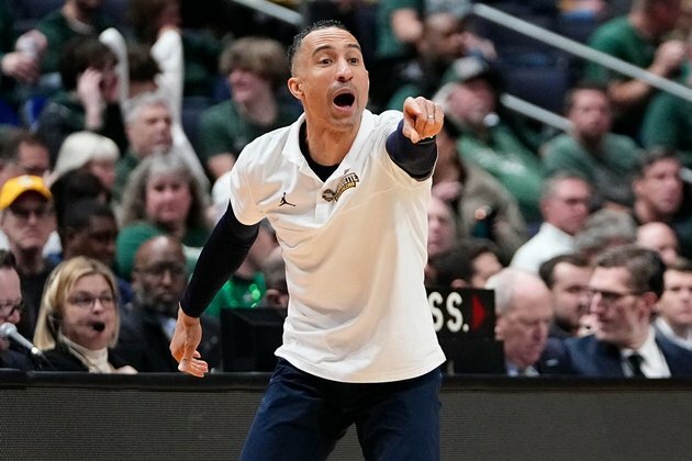 Marquette extends coach Shaka Smart through 2029-30 season