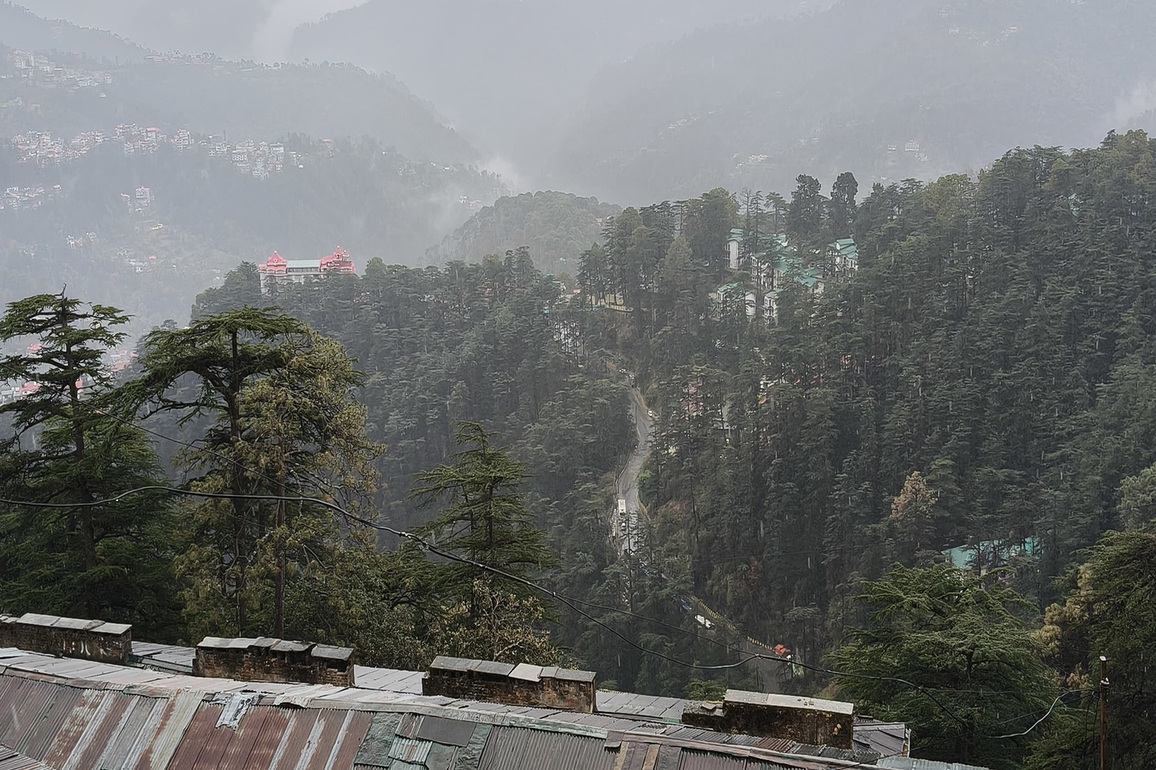 Heavy rain, snow lash Himachal; IMD issues thunderstorm, hail alerts