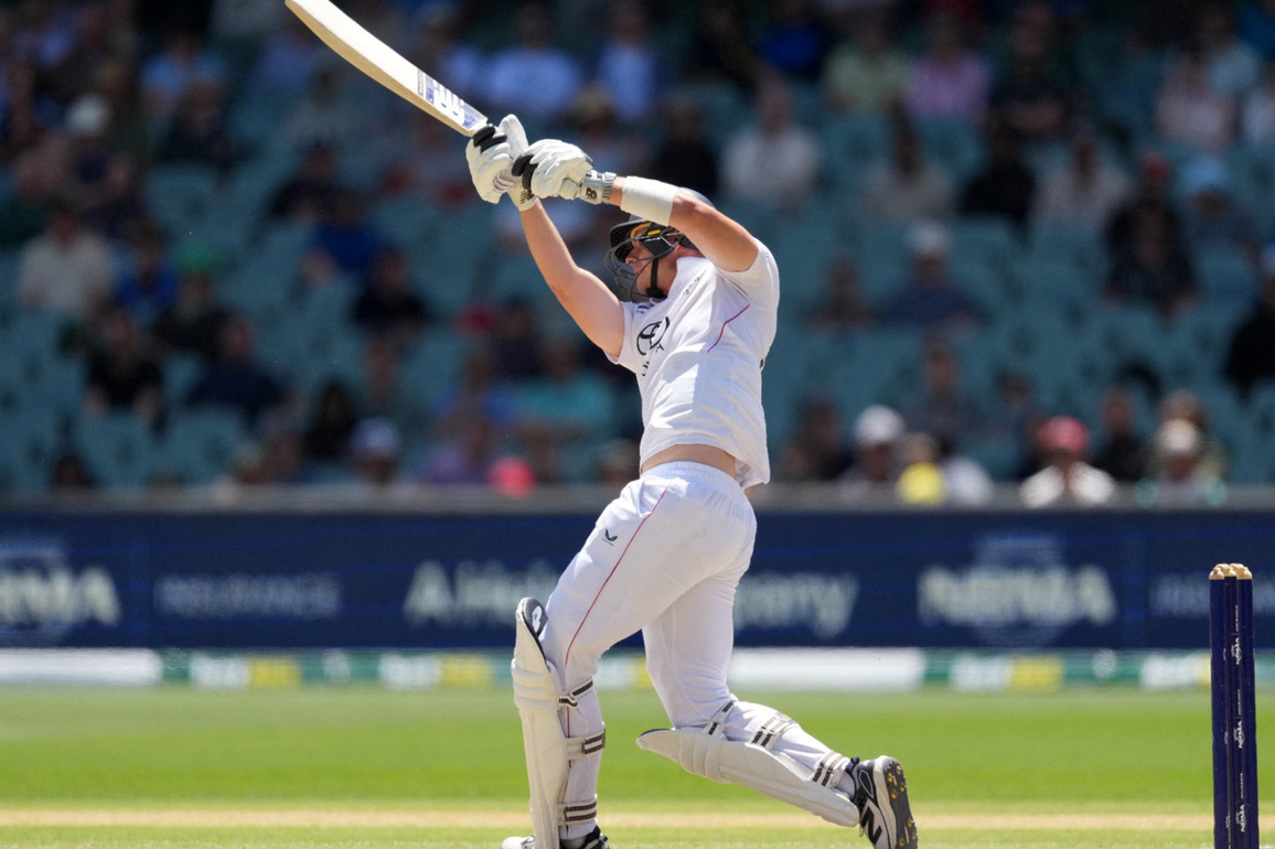 "Job is to score runs, not survive": Root backs Smith after poor dismissal at SCG
