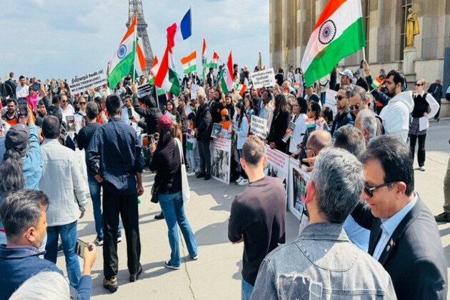 Indian diaspora in Paris protests against Pak over J-K terror attack