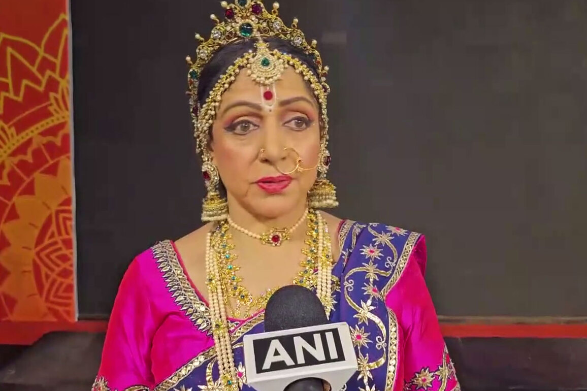 Hema Malini performs 'Yashoda Krishna' play at Brij Raj Utsav, calls it a "matter of pride" for Mathura