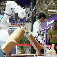 Global pharma giants underscore local partnerships, R at China supply chain expo