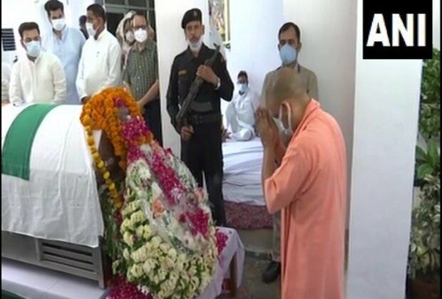 UP CM pays last respect to late Kalyan Singh