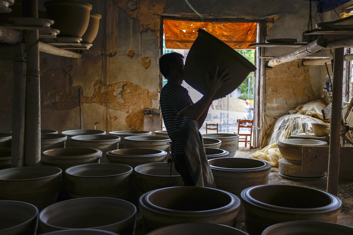 CHINA-HUNAN-GUIDONG-POTTERY MAKING (CN)