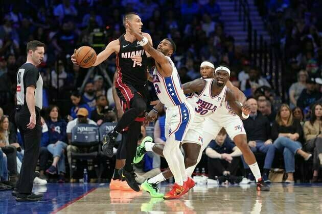 Tyler Herro, Heat overwhelm sliding 76ers