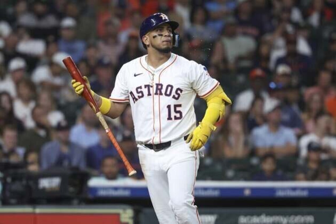 Astros, IF Isaac Paredes avoid arbitration with 1-year deal