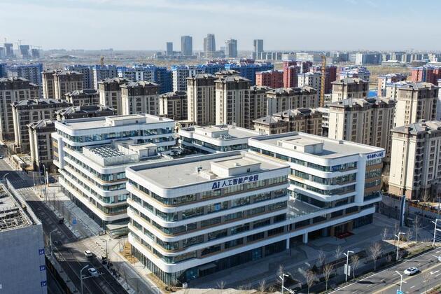 Feature: U.S. journalist, author's observations on China's dynamic tech story