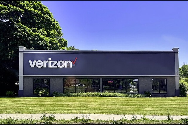 Verizon launches biggest layoff yet as new CEO restructures company