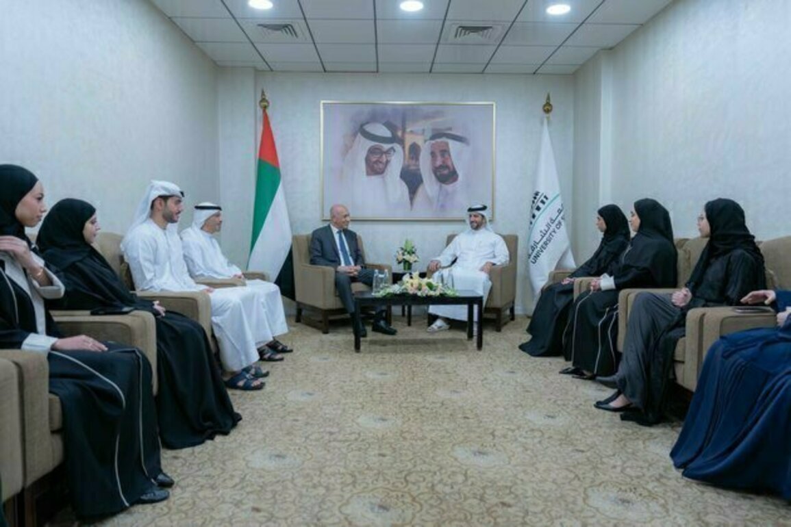 Sultan bin Ahmed meets University of Sharjah students abroad