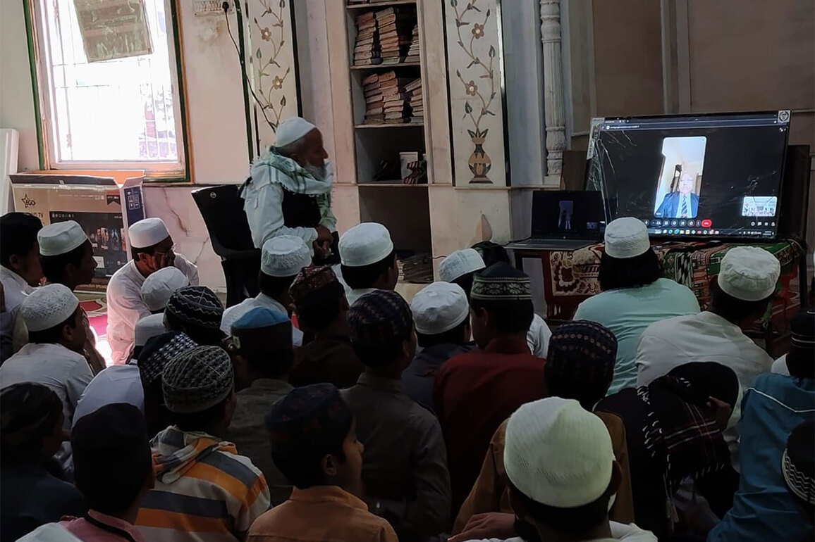 Madhya Pradesh: ADG Training Rajababu Singh urges Madrasa students to study Bhagavad Gita along with Quran