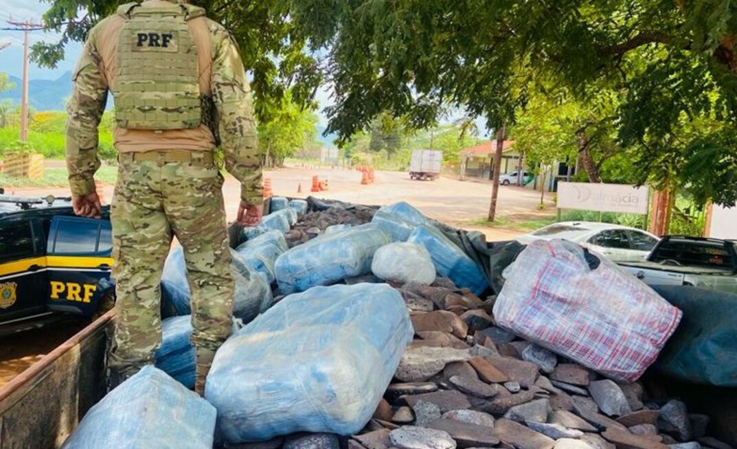 Maconha é apreendida em carreta de minério pela PRF