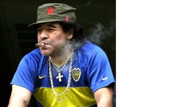 Engeri Maradona gye bamusinza ng'eddiini olw'omupiira n'enjaga-