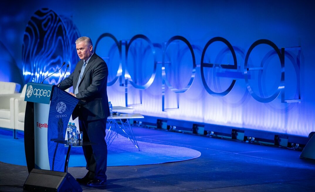 Santos CEO Kevin Gallagher gives a talk at a podium