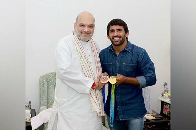 Bajrang Punia meets Home Minister Amit Shah after World Championship medal