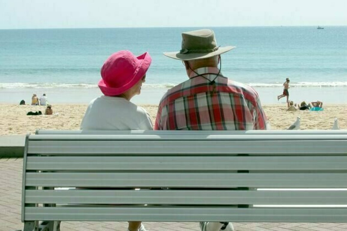 1 in 3 Australians in their late 60s are still working, new HILDA survey shows