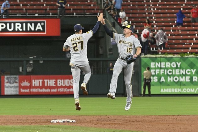Brewers, closing in on division title, finish set at St. Louis