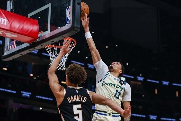 Bucks relinquish 23-point lead, recover to edge Hawks