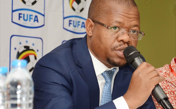 Magogo ng'ayogera mu lukungaana lwa bannamawulire. Magogo ng'ayogera mu lukungaana lwa bannamawulire.